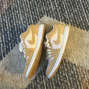 Nike Jordan 1 Low Corduroy women’s size 9